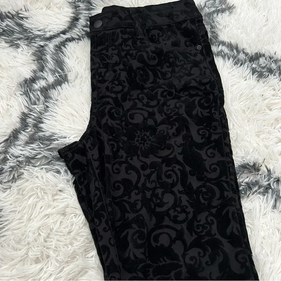 NYDJ Samantha Black Medallion Velvet Embroidered Jeans - Picture 5 of 9